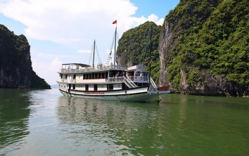 Ha Long Bay on Luxury Imperial Cruise (3.5 star)